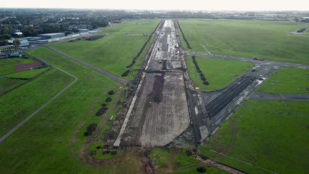 Dronezicht Landingsbaan Aanbouw Luchthaven Antwerpen — Stockvideo