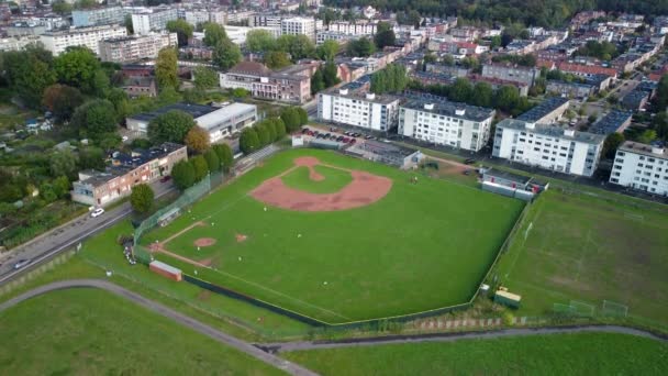 Kentsel Alanda Beysbol Sahası Antwerp Belçika Sahadan Ayrılan Oyuncular Üzerine — Stok video