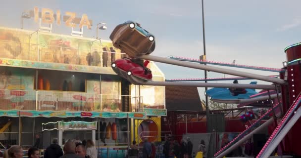 Kinderen Genieten Van Amusementsritten Tijdens Beurs Antwerpen Slow Motion Beelden — Stockvideo