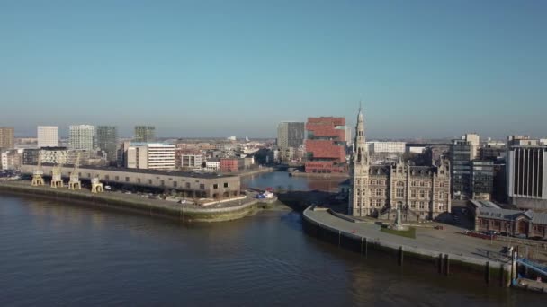 Cinematic Opstelling Drone Shot Van Het Loodsgebouw Belgische Stad Antwerpen — Stockvideo