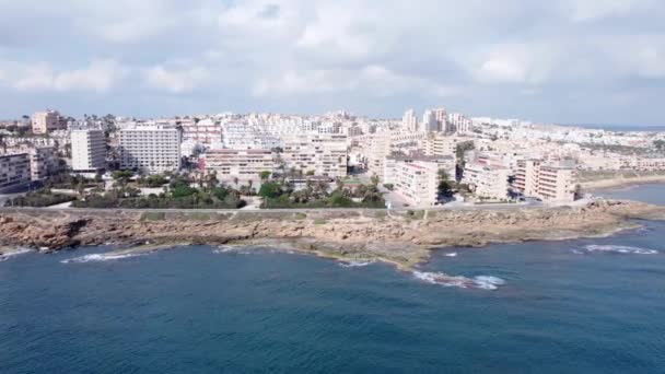 Spanya Nın Torrevieja Kentindeki Cabo Cervera Mata Plajlarında Deniz Aşırı — Stok video