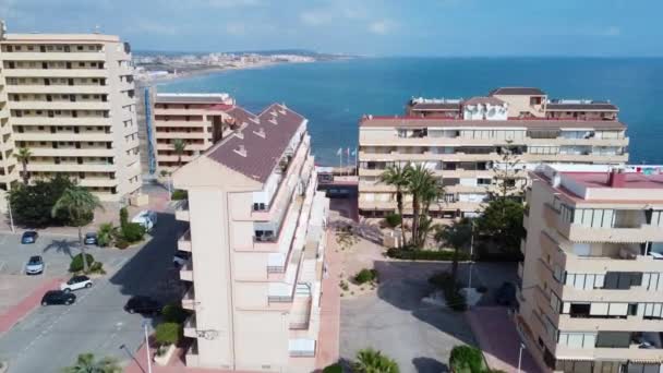 Drone Ripresa Aerea Tra Condomini Cabo Cervera Che Mostra Mare — Video Stock