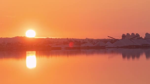 Poruszający Się Wschód Słońca Timelapse Torrevieja Salinas Różowym Odbiciem Słonym — Wideo stockowe