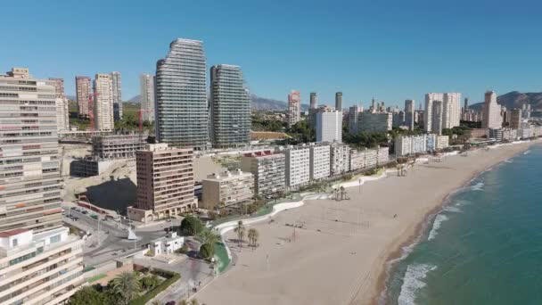 Benidorm Plajı Gezinti Güvertesi Gökdelenlerin Statik Insansız Hava Aracı Görüntüsü — Stok video