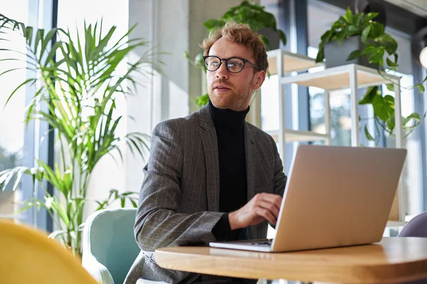 Portrait Young Attractive Businessman Wearing Stylish Eyeglasses Suit Using Laptop —  Fotos de Stock