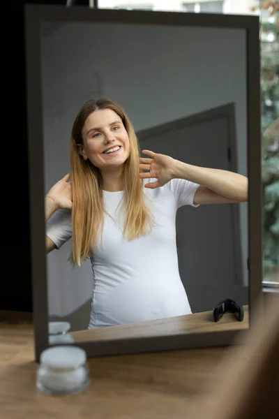 Vertical View Smiling Pregnant Woman Looking Mirror Her Reflection Bathroom — Stock Photo, Image