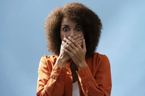 Frightened Dazed African American Woman Covering Her Mouth Expressing Frighten — Photo