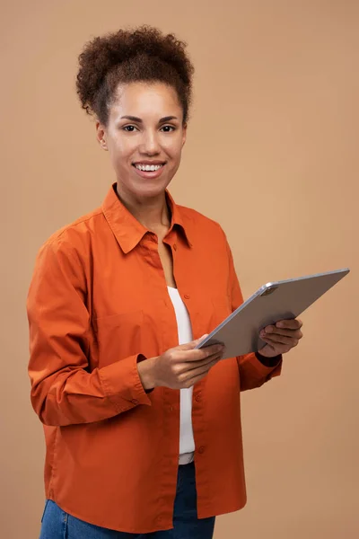 Confident Portrait African American Pretty Woman Wearing Casual Orange Shirt — Fotografia de Stock