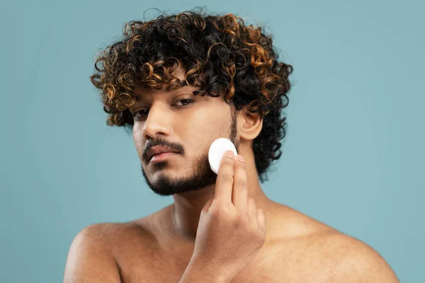 Closeup Portrait Attractive Metrosexual Indian Man Removing Makeup Using Cotton — Stok fotoğraf