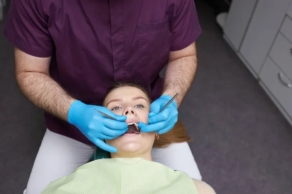 View Hands Male Dentist Using Stainless Steel Dental Mirror Examining — Stok fotoğraf