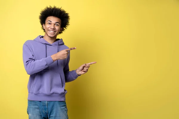 Smiling African American Guy Wearing Purple Hoodie Looking Camera Isolated — Stock Photo, Image