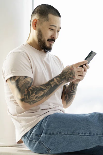 Closeup Asian Handsome Man Using Phone Chatting Checking Mail Concept — Stockfoto