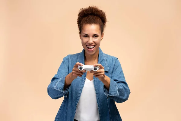 African American Gamer Woman Playing Video Game Using Joystick Isolated — стоковое фото