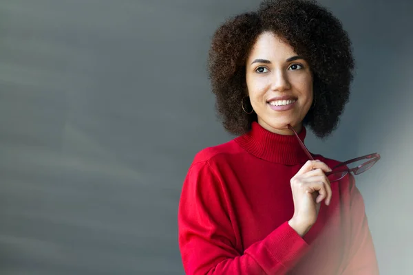 Elegante Jonge Vrouw Zelfverzekerde Zakenvrouw Executive Manager Freelancer Ondernemer Glimlacht — Stockfoto