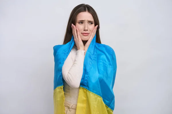 Güzel Ukraynalı Genç Bir Kadın Ukrayna Nın Mavi Sarı Bayrağına — Stok fotoğraf