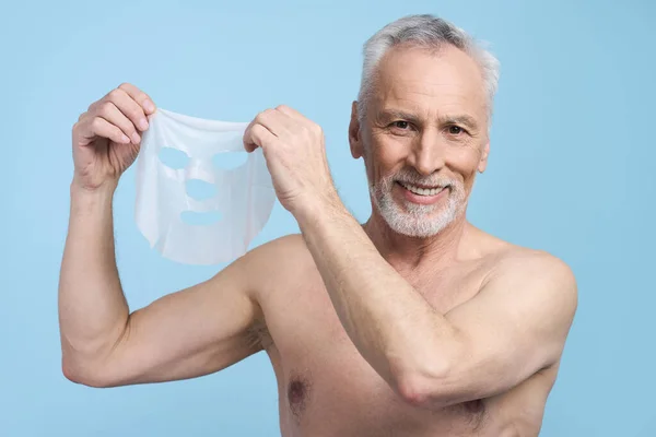 Yakışıklı Beyaz Yaşlı Bir Adam Yaşında Çıplak Gövdesi Üzerinde Izole — Stok fotoğraf