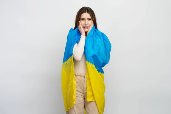 Güzel Ukraynalı Genç Bir Kadın Ukrayna Nın Mavi Sarı Bayrağına — Stok fotoğraf