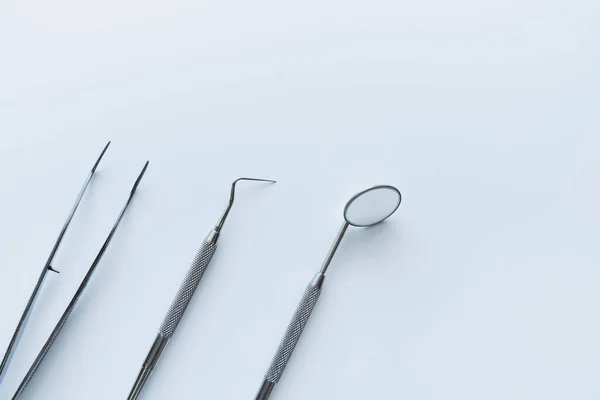 Instrumentos Dentários Estéreis Deitado Isolado Fundo Cinza Espaço Cópia Mockup — Fotografia de Stock