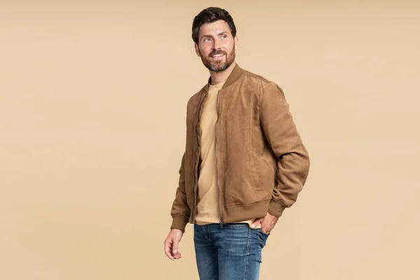 Handsome Smiling Bearded Man Wearing Brown Autumn Jacket Stylish Jeans — Stock Photo, Image