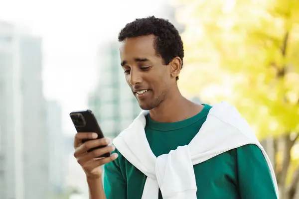 Portrait Attractive Smiling African American Man Holding Mobile Phone Reading — Stock Photo, Image