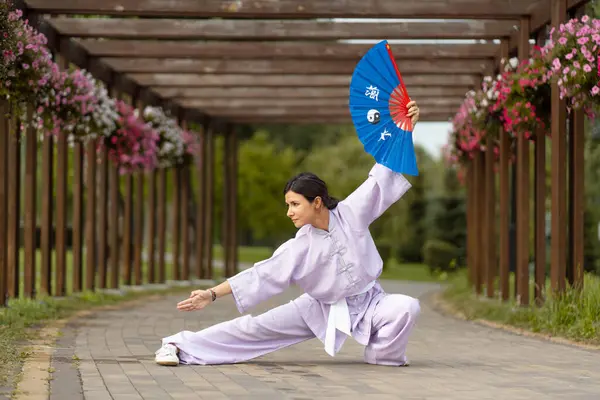 Caucasian Woman Fan Wearing Kimono Posing Green Park Practicing Wushu — Stock Photo, Image