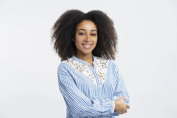 Portrait Une Femme Affaires Afro Américaine Souriante Aux Cheveux Bouclés — Photo