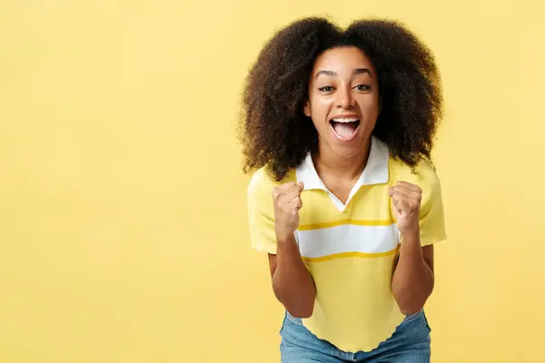 Portrait Excited African American Woman Curly Hair Wearing Casual Clothes — Stock Photo, Image