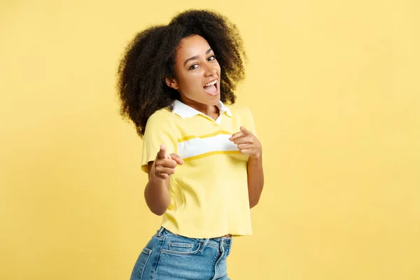 Portrait Excited Attractive African American Woman Wearing Stylish Casual Clothes — Stock Photo, Image