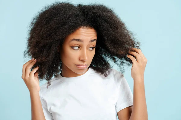 Attractive Sad African American Woman Curly Hair Touching Her Hair — Stock Photo, Image