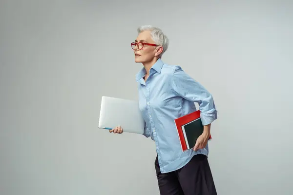 Confident Gray Haired Woman Wearing Stylish Eyeglasses Holding Laptop Computer — Stock Photo, Image