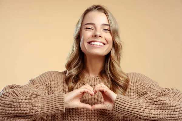 Positive Beautiful Woman Silky Wavy Hair Showing Heart Hands Smiling — Stock Photo, Image