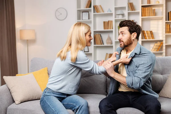 Assistance Household Conflicts Concept Woman Anger Attacking Her Husband Sofa — Stock Photo, Image