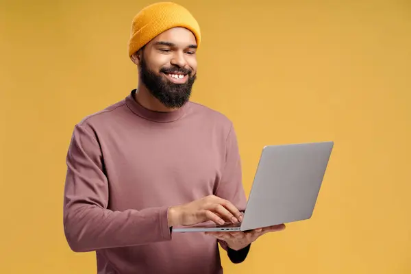 Young African American Man Bearded Freelancer Hipster Wearing Stylish Yellow — Stock Photo, Image