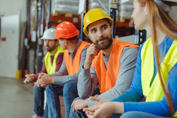 Colleagues Relaxing Talking Sitting Break Happy Colleagues Wearing Hard Hats — Stock Photo, Image