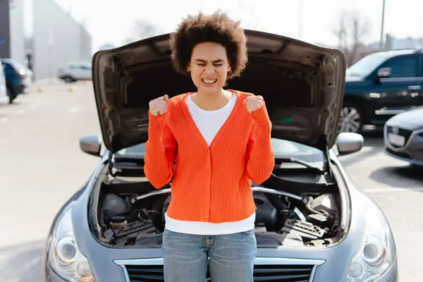 Angry Authentic African American Woman Curly Hair Standing Open Hood — Stock Photo, Image