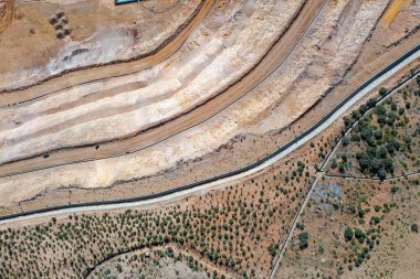 Çevresel Hatıralarla Açık Çukur Mayınları 'nın AERİAL Görüntüsü