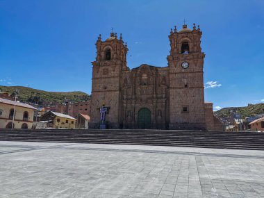 And Dağları 'nda merdiven girişi olan kilise..