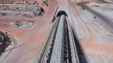 Açık maden ocaklarında mineral taşıma bantları
