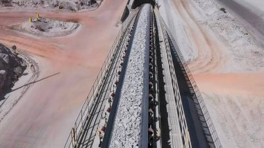 Açık maden ocaklarında mineral taşıma bantları