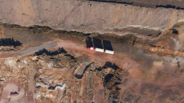 Jeoloji parkına turist taşıma sürecinde olan kara treni