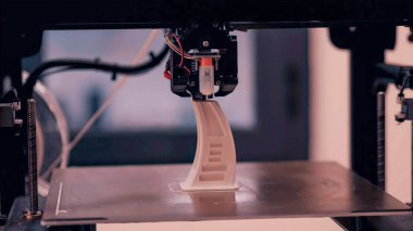 Ticari olmayan parçalar için 3D yazıcı ile makine onarımı işlemi yazılıyor