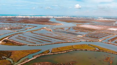 Tuz madeni muhafazası için hidrolik kontrol alanlarının panoramik görünümü
