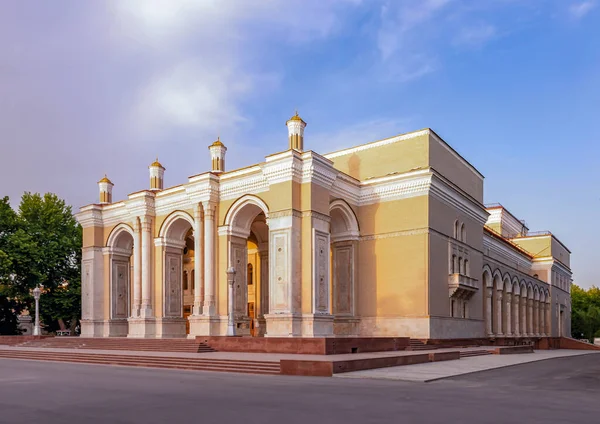 Узбекистан Ташкент Государственный Академический Большой Театр Узбекистана Имени Алишера Навои — стоковое фото