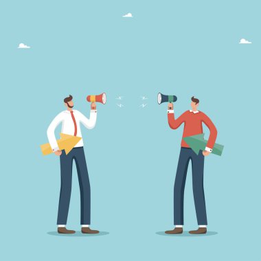 Karşıt iş vizyonu, takım oyuncuları anlaşmazlık veya takım çatışması, alternatif seçim, pazar rekabeti, farklı iş geliştirme stratejileri, ellerinde oklarla tartışan işadamları.