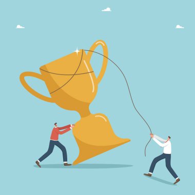 Çalışmada en yüksek sonucu elde etmek için takım çalışması, doğru strateji ve iş başarısını bulmak için beyin fırtınası, hedeflere ulaşmak ve kazanmak için işbirliği ve ortaklık, iki işadamı kupayı yükseltiyor..