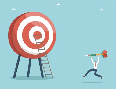 Sıkı çalışma, motivasyon ve büyük başarı için kararlılık ile iş hedeflerine ulaşmak, iş ve kariyer büyümesinde mükemmelliğe ulaşmak için yaratıcı stratejiler geliştirmek, dart tahtasında dart koşan bir adam.