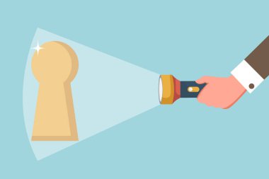 Zor bir durumdan ya da soruna çözüm bulmanın bir yolunu bul işte yükselmek için gizli bir anahtar, yeni fırsatlar keşfetmek için motivasyon, anahtar deliğinde büyük bir el feneri parlıyor..