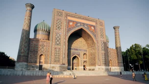 位于乌兹别克斯坦撒马尔罕古城中心的Registan广场 4K镜头 — 图库视频影像
