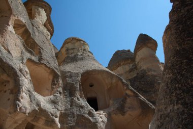 Taş mantar şekilli.