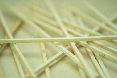 Tahta bir sopa yakın 